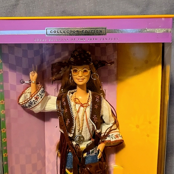 70's Peace & Love Barbie- Collector Edition - Picture 4 of 7